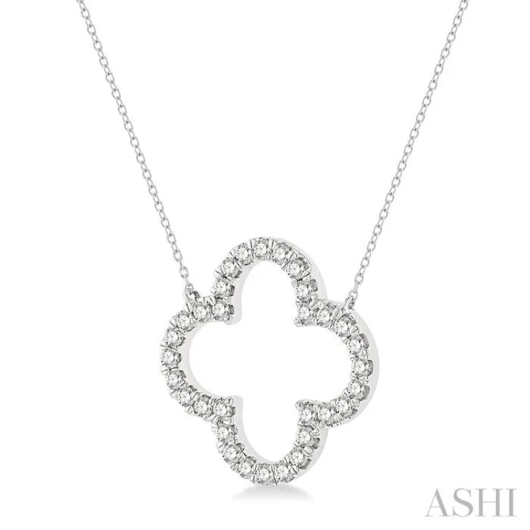 1 Ctw Clover Round Cut Diamond Necklace in 14K White Gold