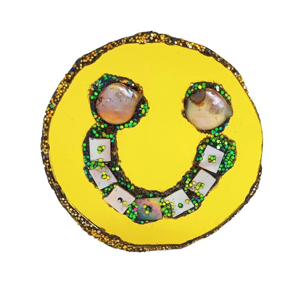 GOLD SMILEY FACE BROOCH - GOLDEN WHISPERER