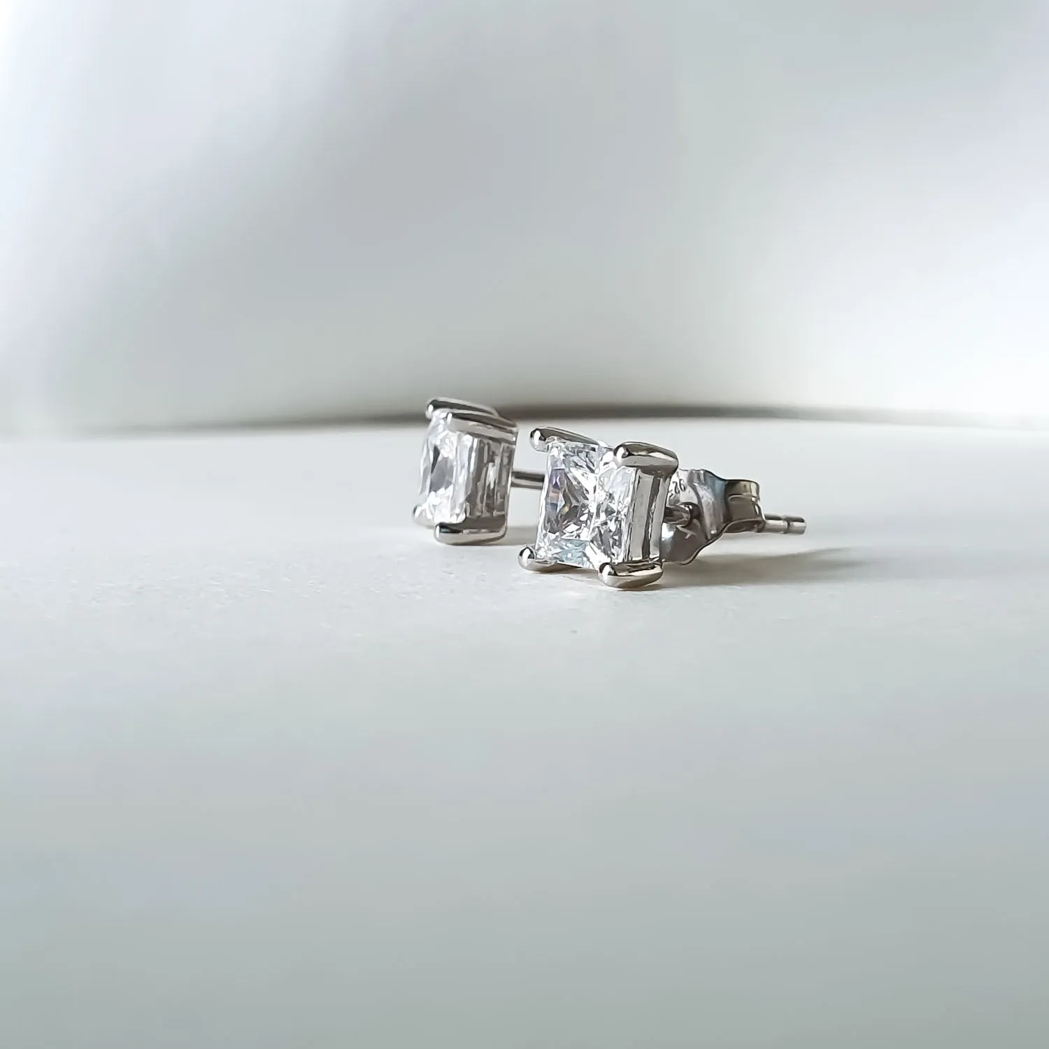 Haylen Earstuds / Rhodium-plated 925 Silver