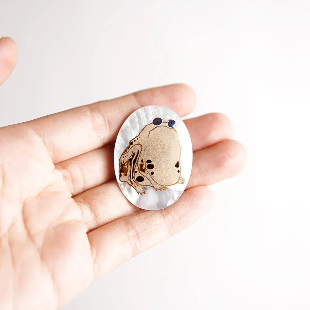 Maki-e Urushi Lacquer Brooch - White South Sea Pearl Shell / Frog -, Traditional Japanese Urushi Lacquer Jewelry