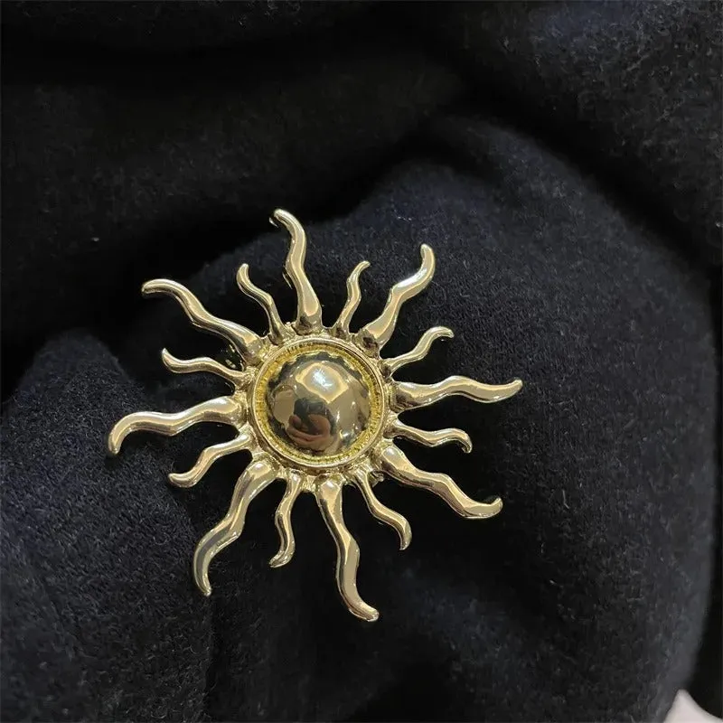 Vintage Style Chic Women’s Brooch Pin with Retro Sun Design