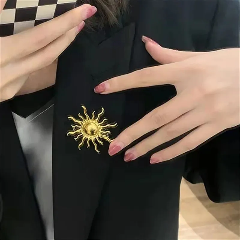 Vintage Style Chic Women’s Brooch Pin with Retro Sun Design