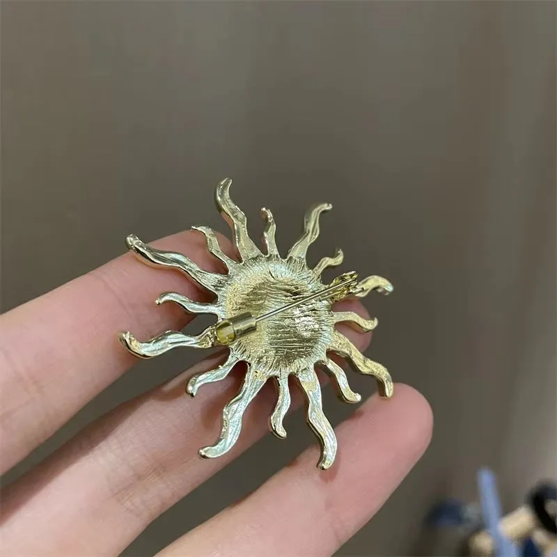 Vintage Style Chic Women’s Brooch Pin with Retro Sun Design