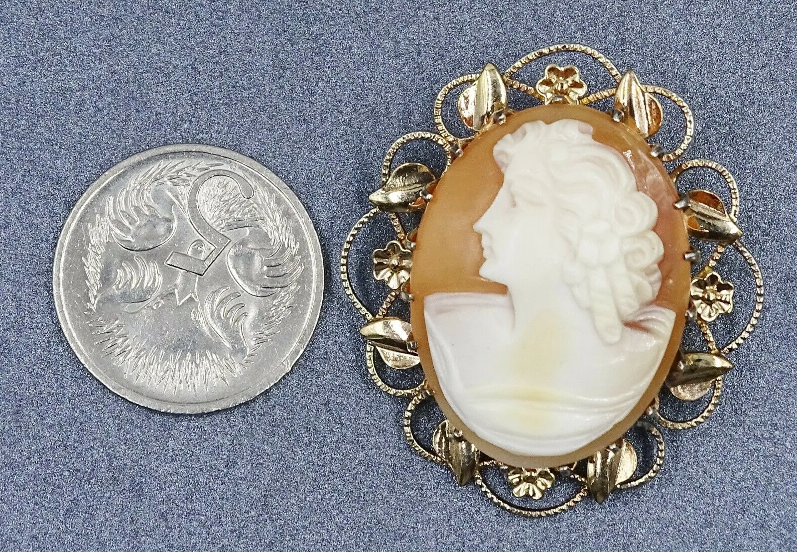 Womens Brooch Gold Plated & Shell Cameo Claw Set Flower & Leaf Vintage