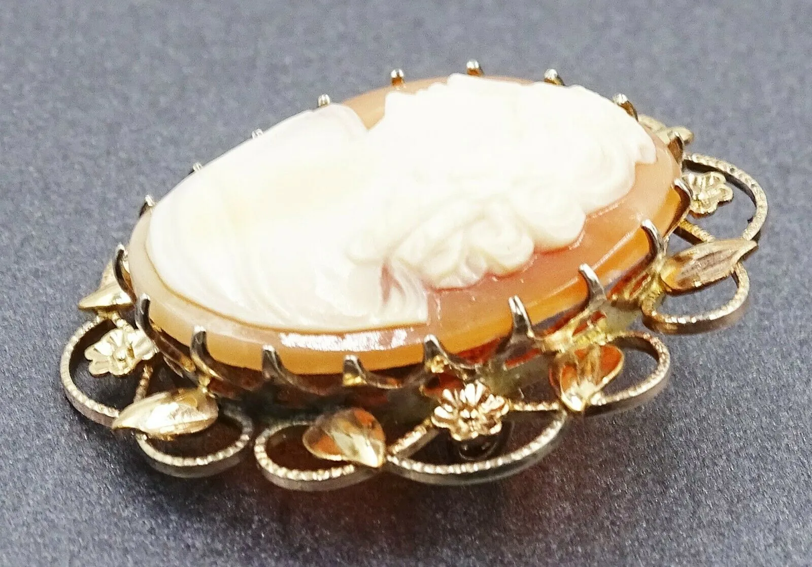 Womens Brooch Gold Plated & Shell Cameo Claw Set Flower & Leaf Vintage